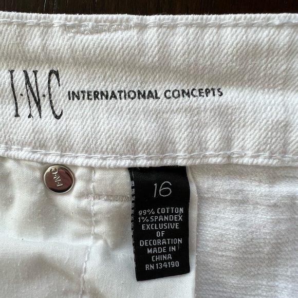 Inc. International Concepts Curvy Fit White Denim Capris - Picture 2 of 13